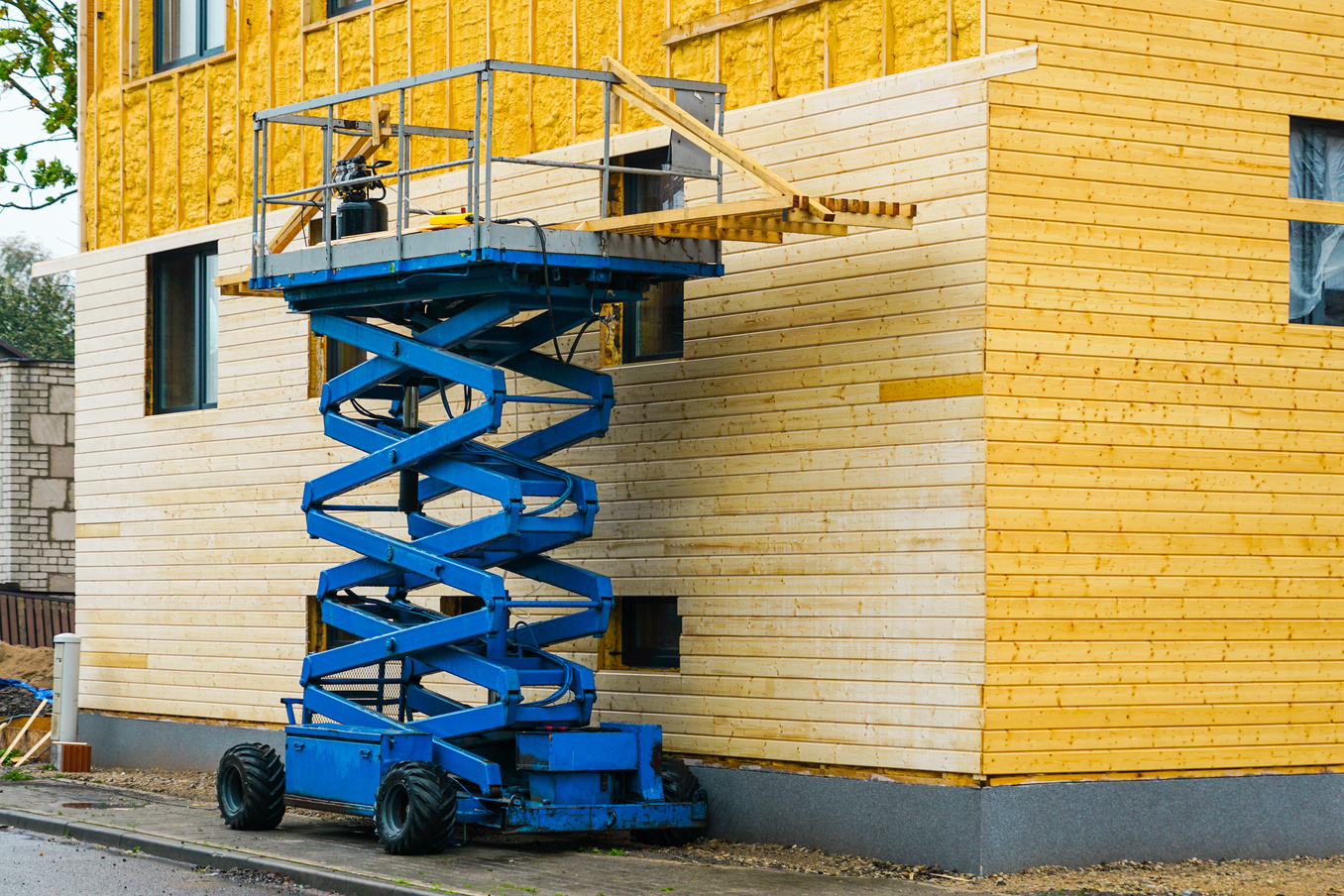 3 Important Benefits with Scissor Lift Rentals - AA Rental Center in ...